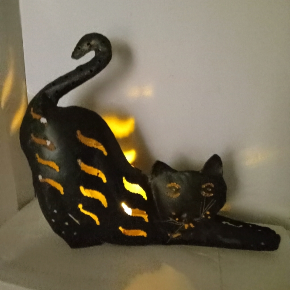 Rustic Metal Stretching Cat Candle/ Tealight holderExcellent Preowned Vintage